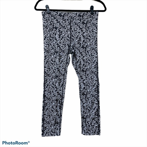Nike Dri Fit Cropped Print Leggings - Picture 1 of 11